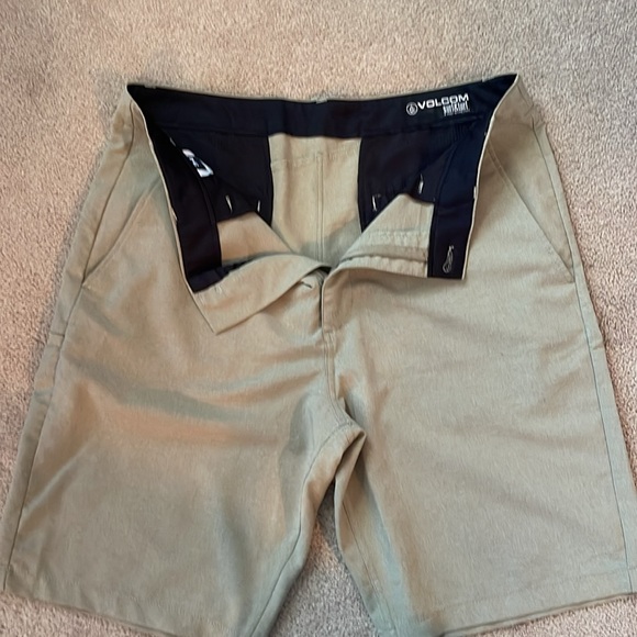 Volcom Mens Hybrid Shorts. Size 34. - Picture 2 of 4